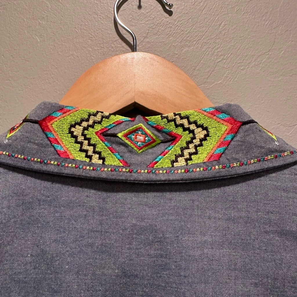 Vintage Storybook Chambray Blue Button Up Shirt Aztec Native American Bead Large - Image 6