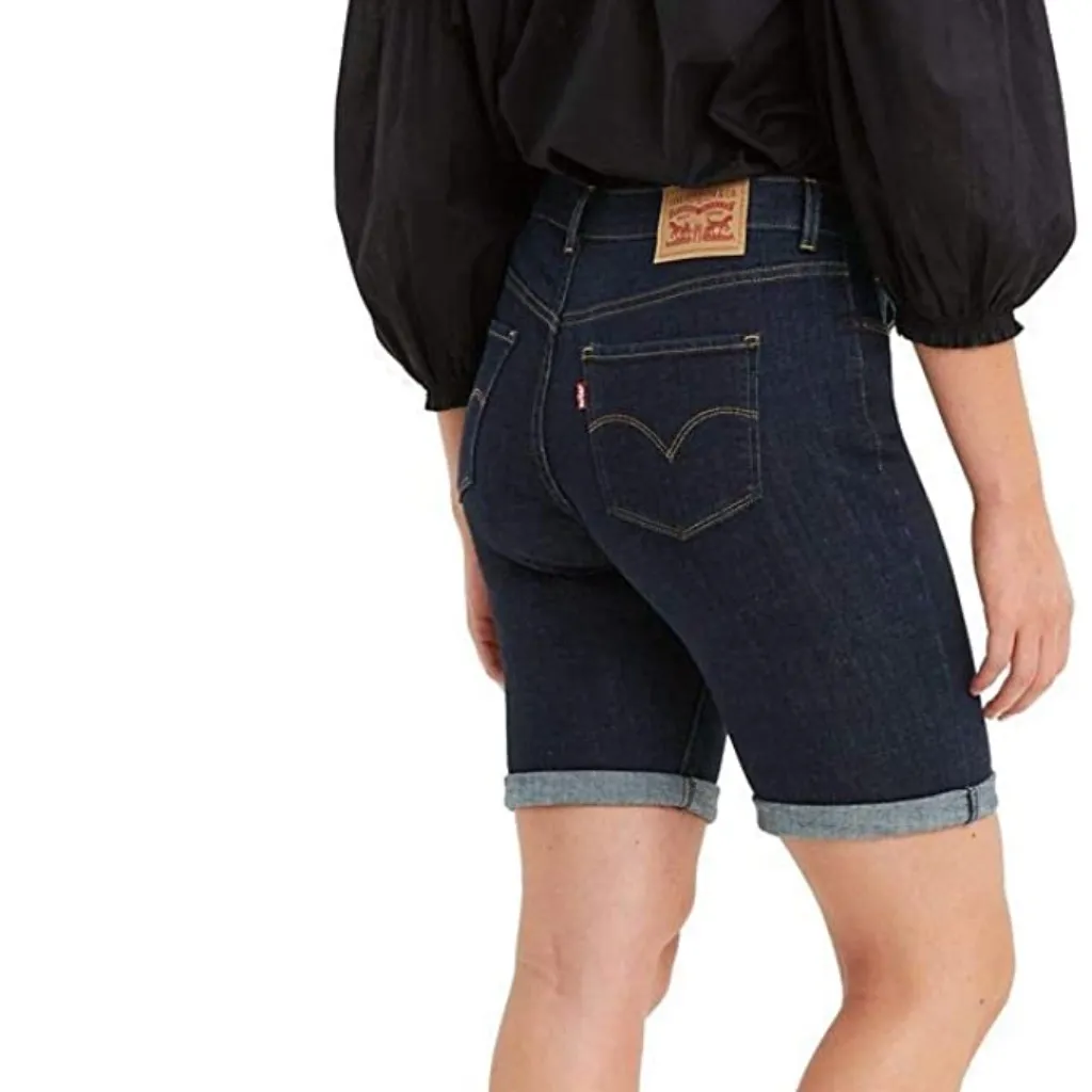 Levi’s Womens Bermuda Shorts in dark indigo Wash sz 26 - Image 3