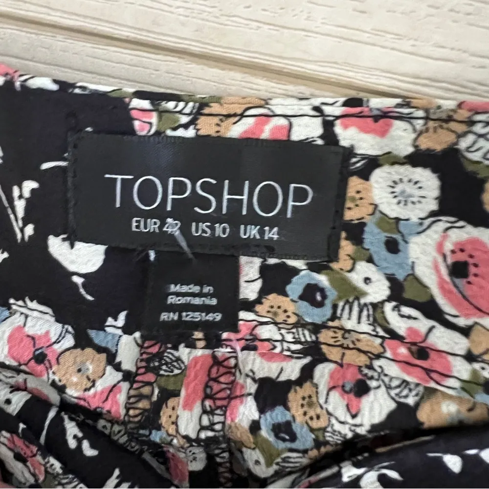 Topshop patchwork Floral & lace short Shorts Size 10 - Image 3