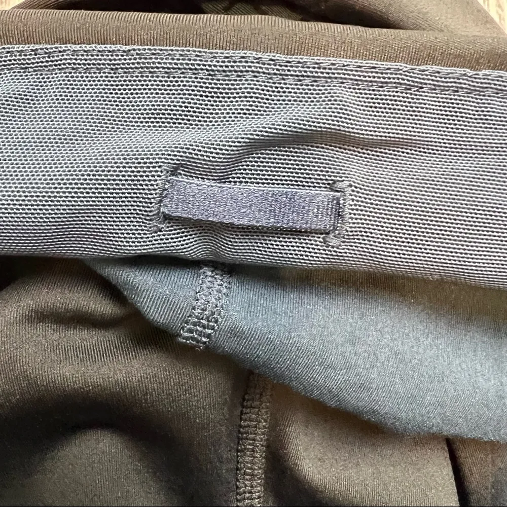 New Balance Dry Pocket Mesh Back Leggings. Size Small. EUC - Image 9