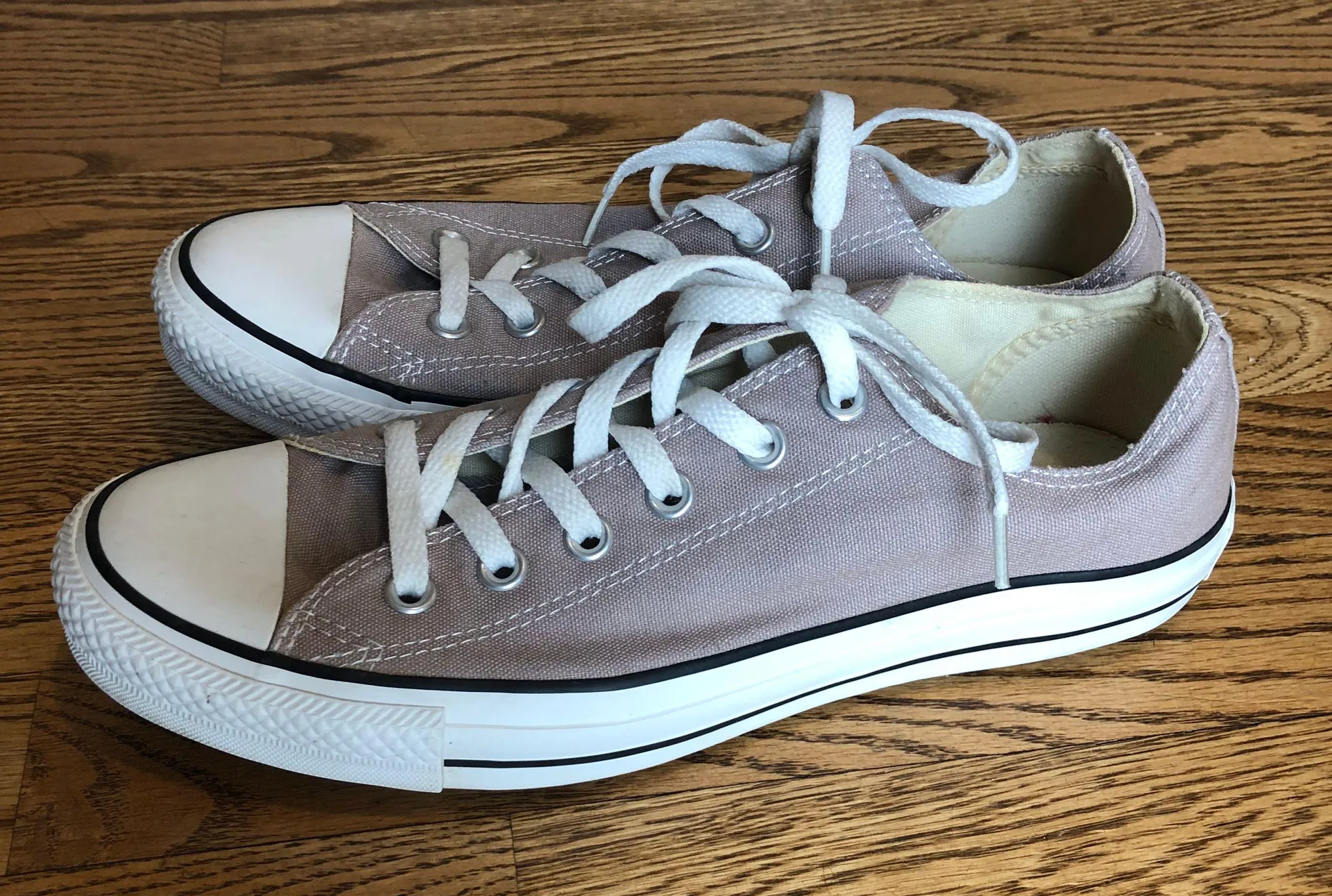 Chuck Taylor All Star  Low Top Light Grey - Image 2