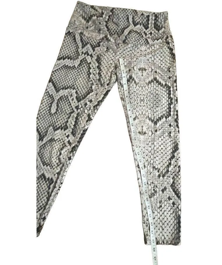 Varley snakeskin print athletic leggings small - Image 9