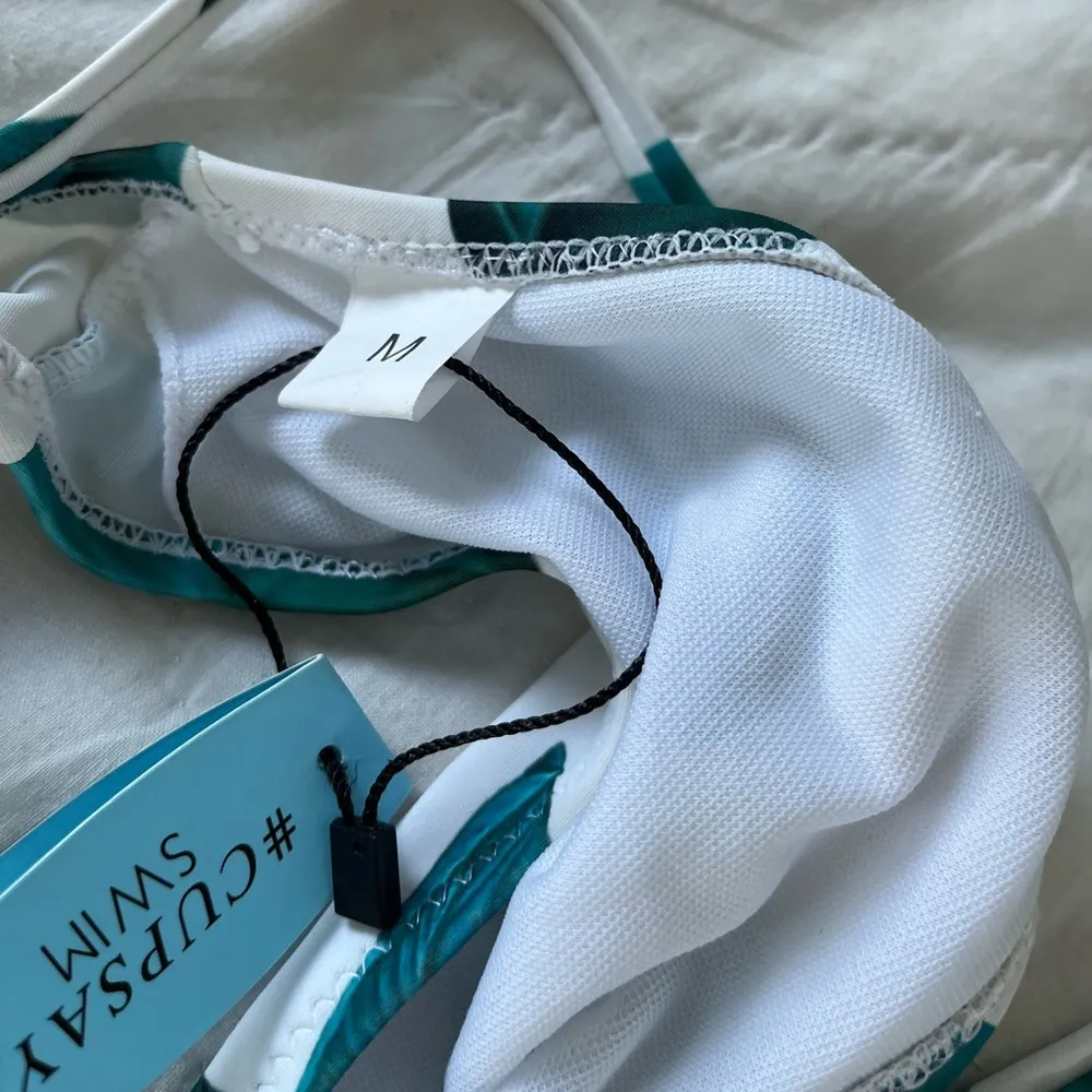 NWT: Cupsay swim green & white plant bikini Size M - Image 3