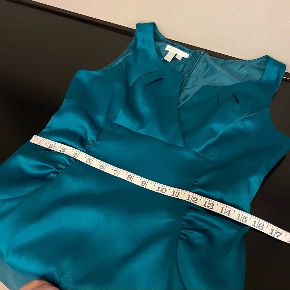 London Times Teal green satin cocktail dress, knee length, bodycon, size 8 - Image 5