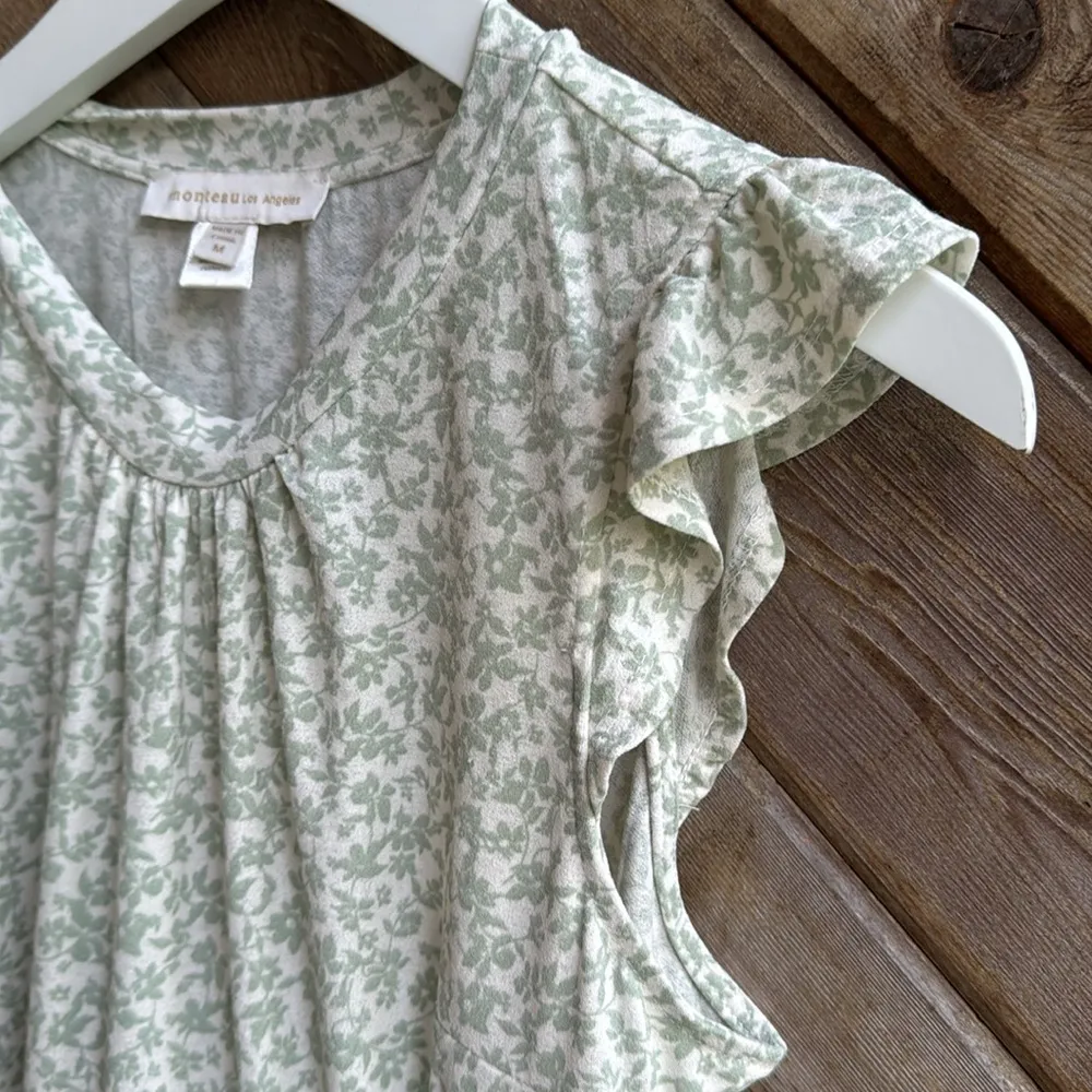 Monteau Los Angeles ruffle cap sleeve tank camisole green and white floral M - Image 2