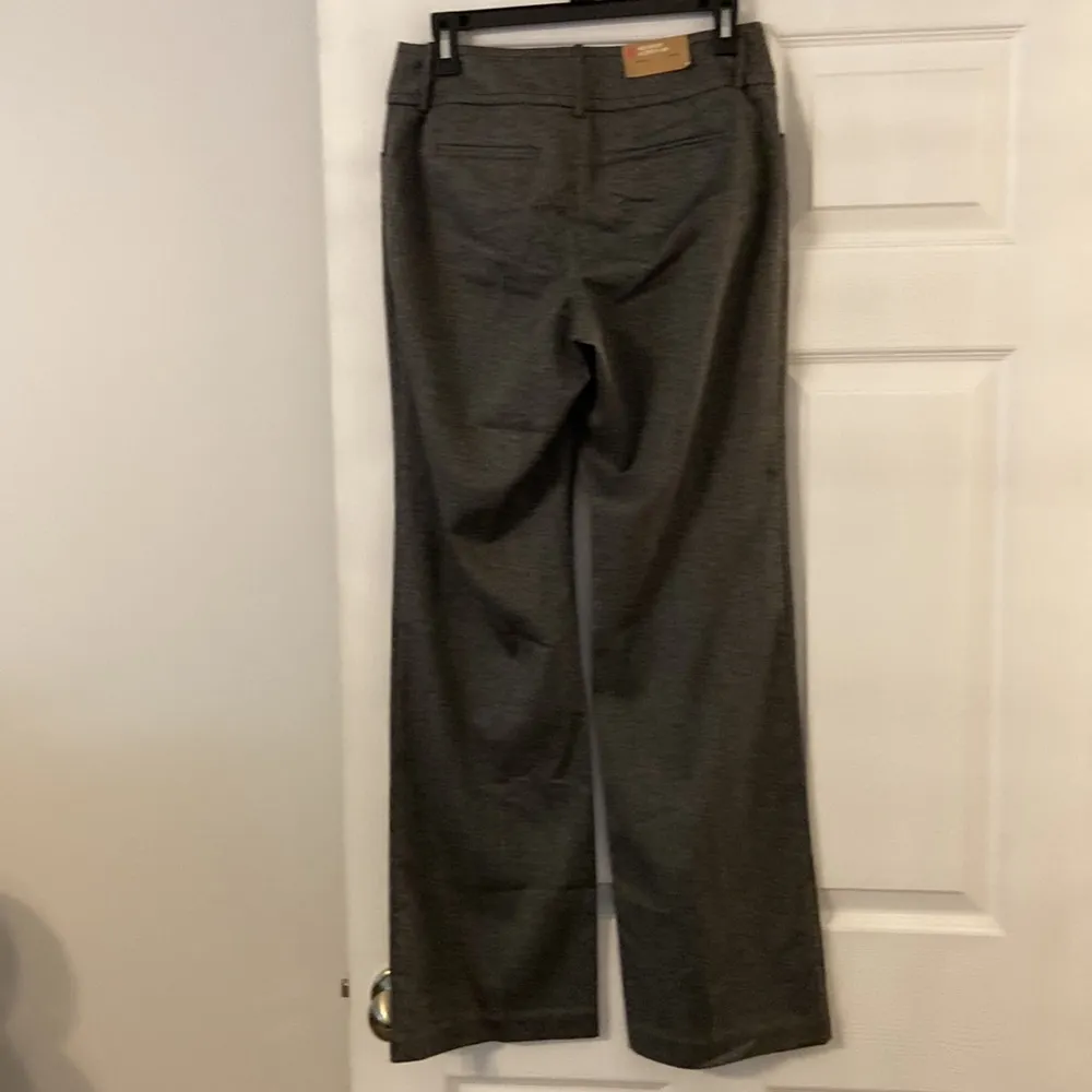 Mid Waist & Curvy Hip size 4 pants inseam 32” waist 30” color gray - Image 6