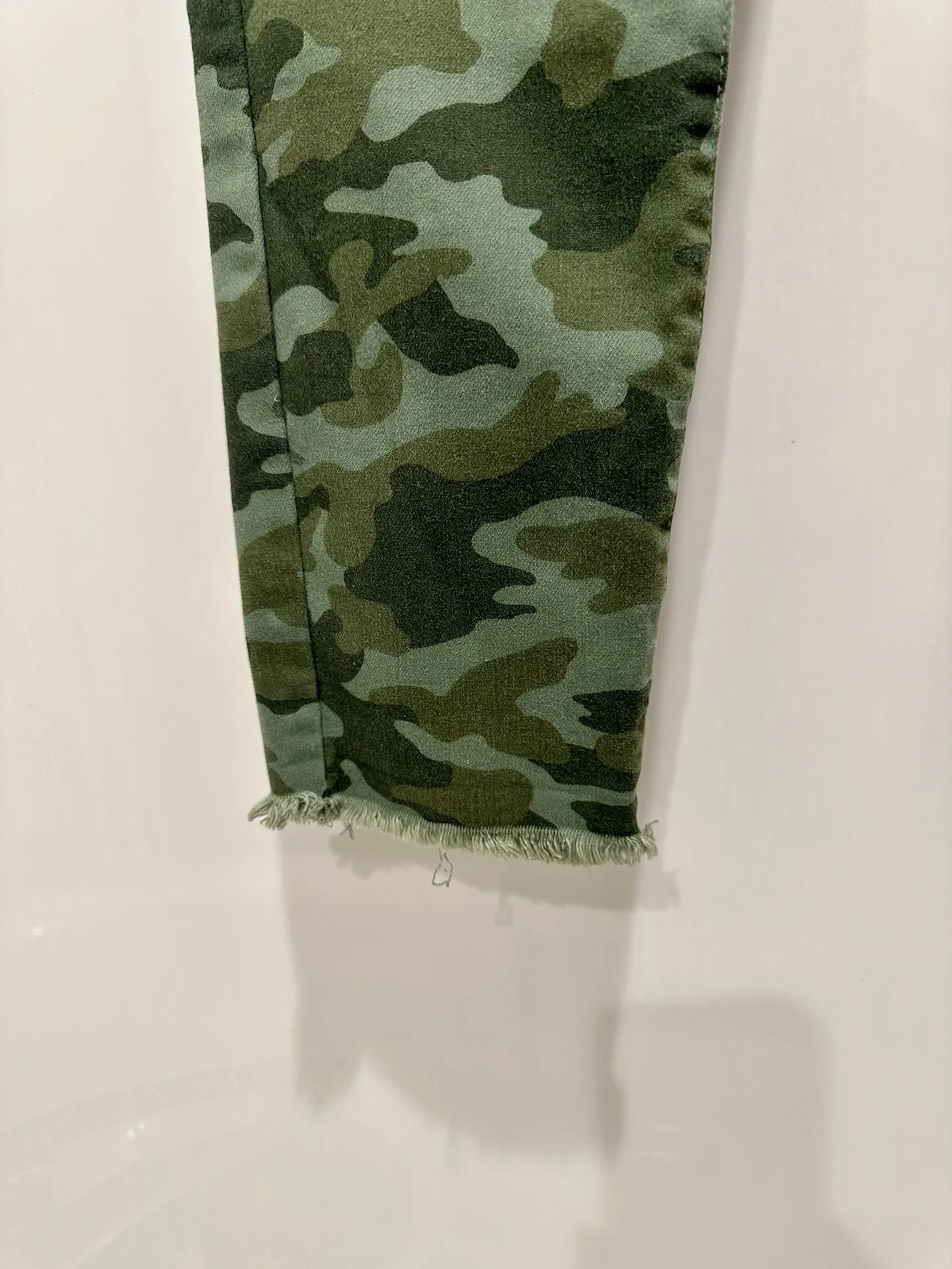 Old Navy - Camo Rockstar Jeans with Raw Hem - Brand New Condition! - Image 4