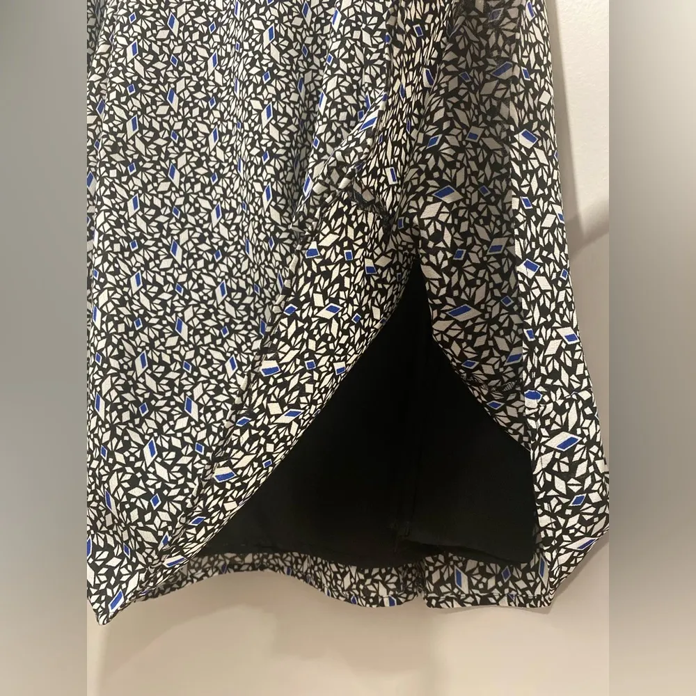 Jones Wear Petite Black, White, & Blue Geometric Printed Mid-Length Skirt - 4P - Image 8