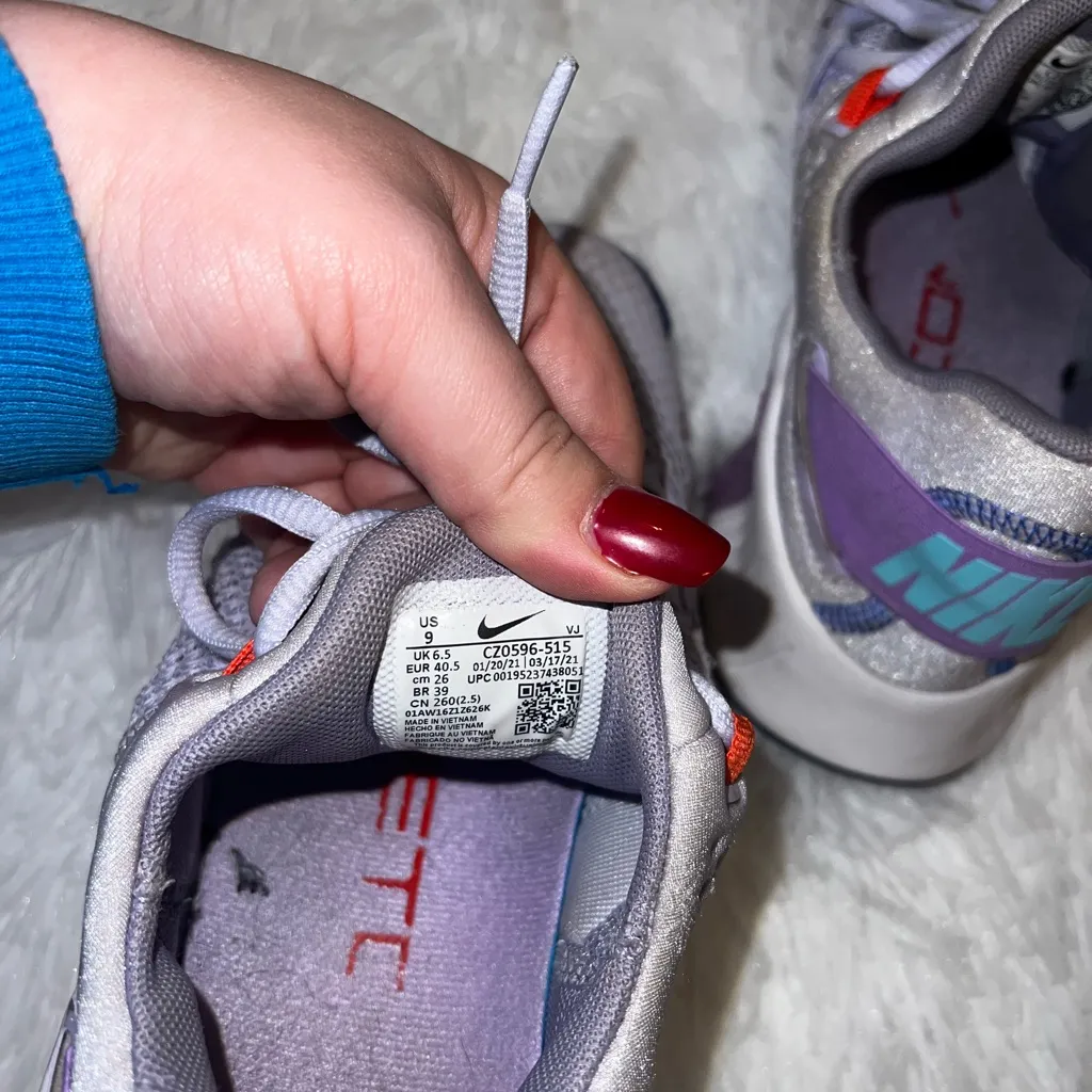 Nike Free Women’s Metcon Sneakers Size 9 Light Purple with Blue Detail - Image 5