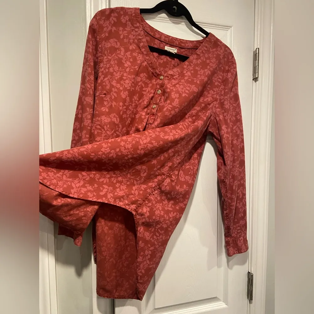 L.L. Bean Size M Pink Floral V Neck Henley Long Sleeve Pullover Cotton Blend Top Size M - Image 6