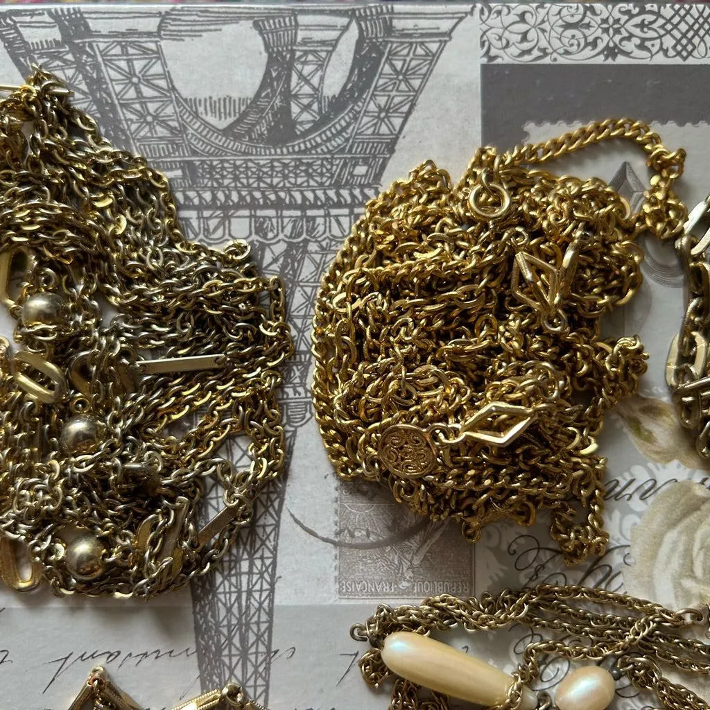 HUGE LOT OF VINTAGE 60s 70s extra LONG GOLD TONE NECKLACES ALL WEARABLE - Image 4
