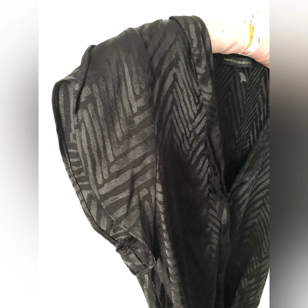 White House black market jacquard surplice Blouse top, size XS - Image 6