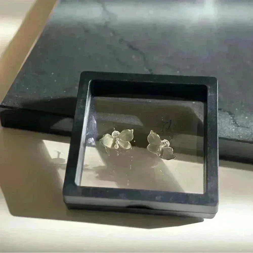 Romantic Gradient Butterfly With Pearls Earrings Gold - Image 6