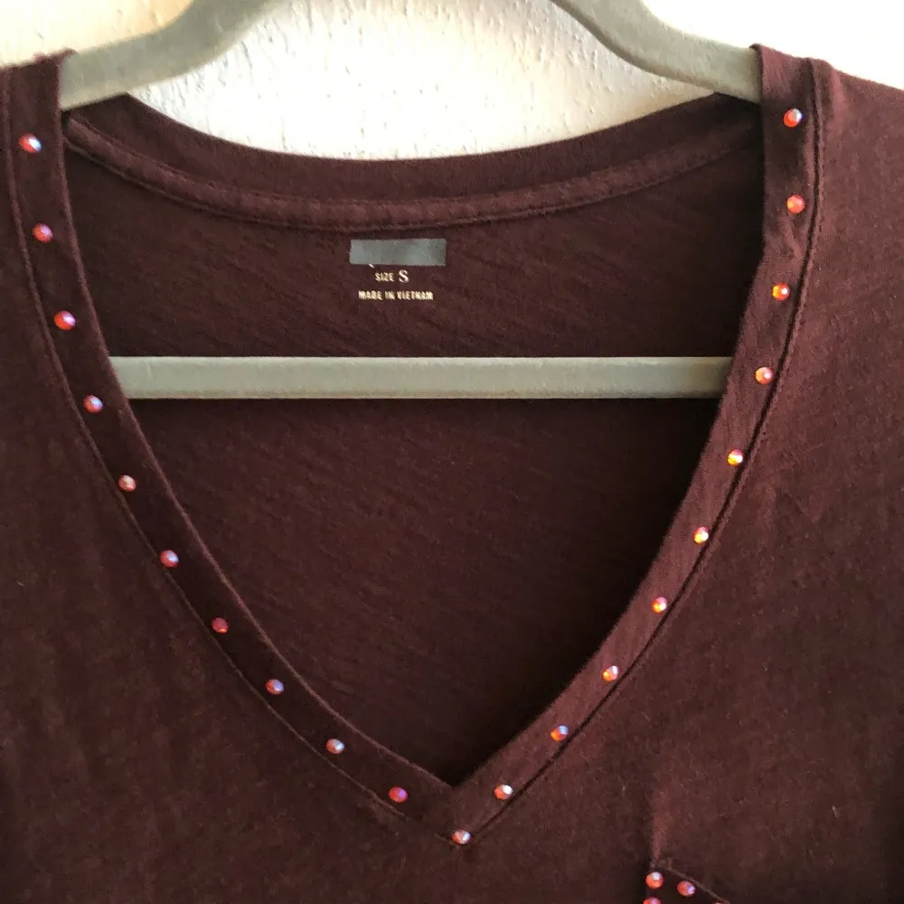 Madewell Top Maroon V-Neck Bejeweled Neckline Pocket Tee Sz S EUC Short Sleeves - Image 9