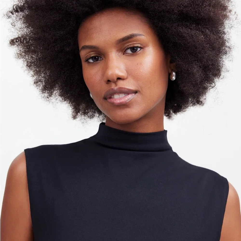 Funnelneck Cropped Muscle Tee in True Black Size XSmall NWT - Image 3