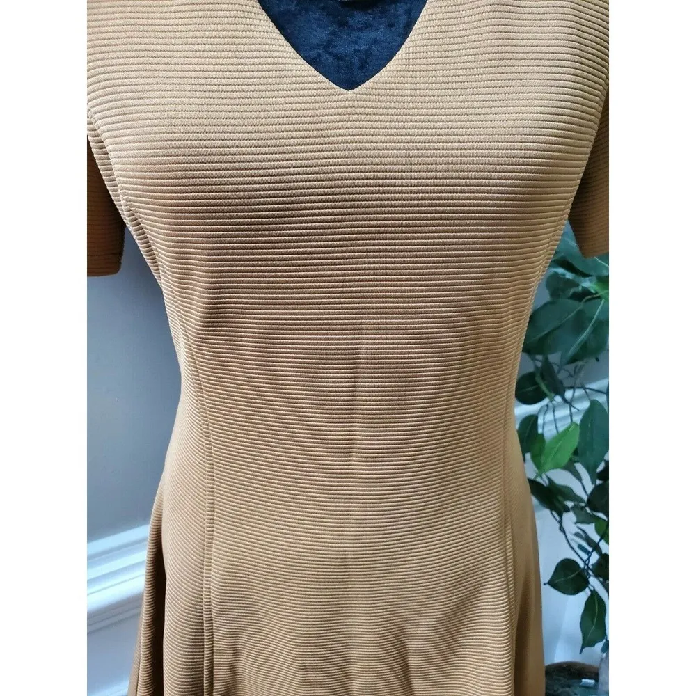 Boutique LoveRiche Women's Beige Polyester Short Sleeve Knee Length Dress Size M - Image 3