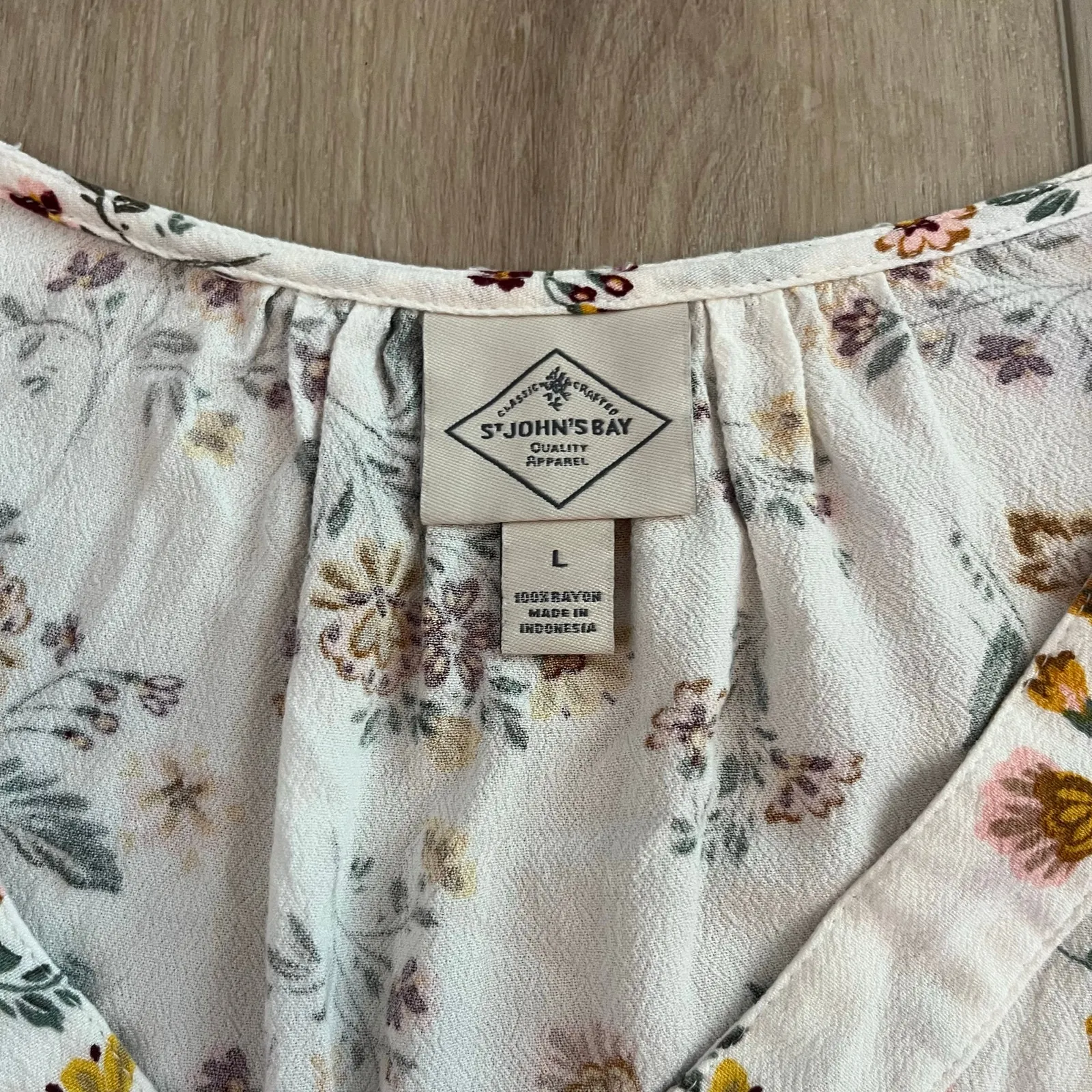 St. John’s Bay Women’s Cream Floral Blouse Size Large - Image 2