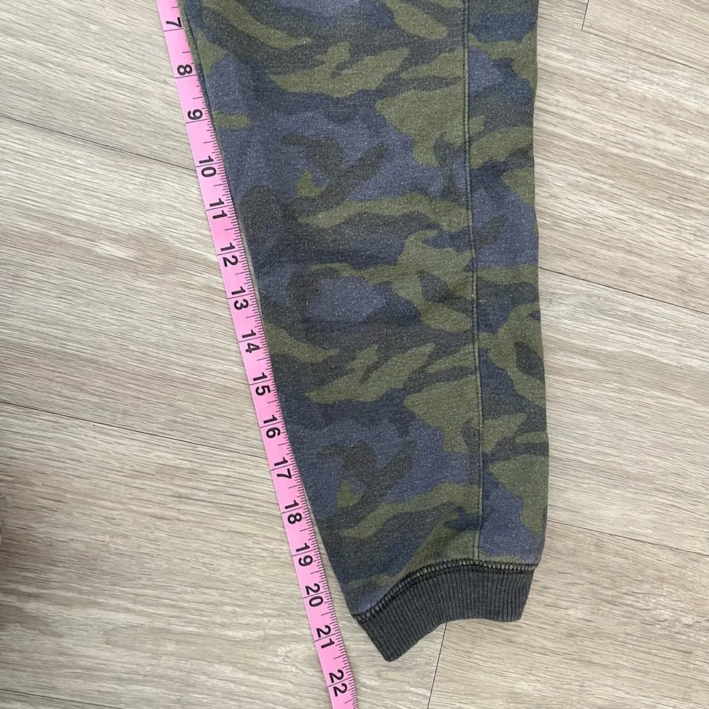 American Eagle Outfitters Vintage Camo Cropped Fleece Jogger Size Medium - Image 10