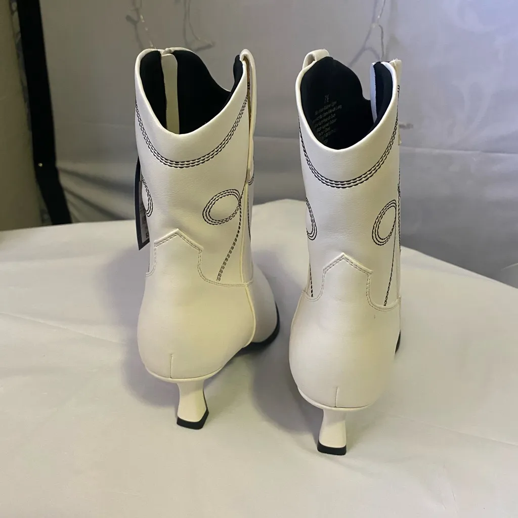 Stylish White Western Boots Size 7.5 - Image 3