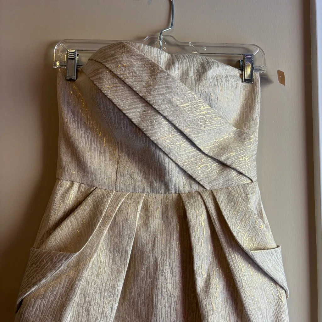 Elegant Gold Strapless Dress - Image 5