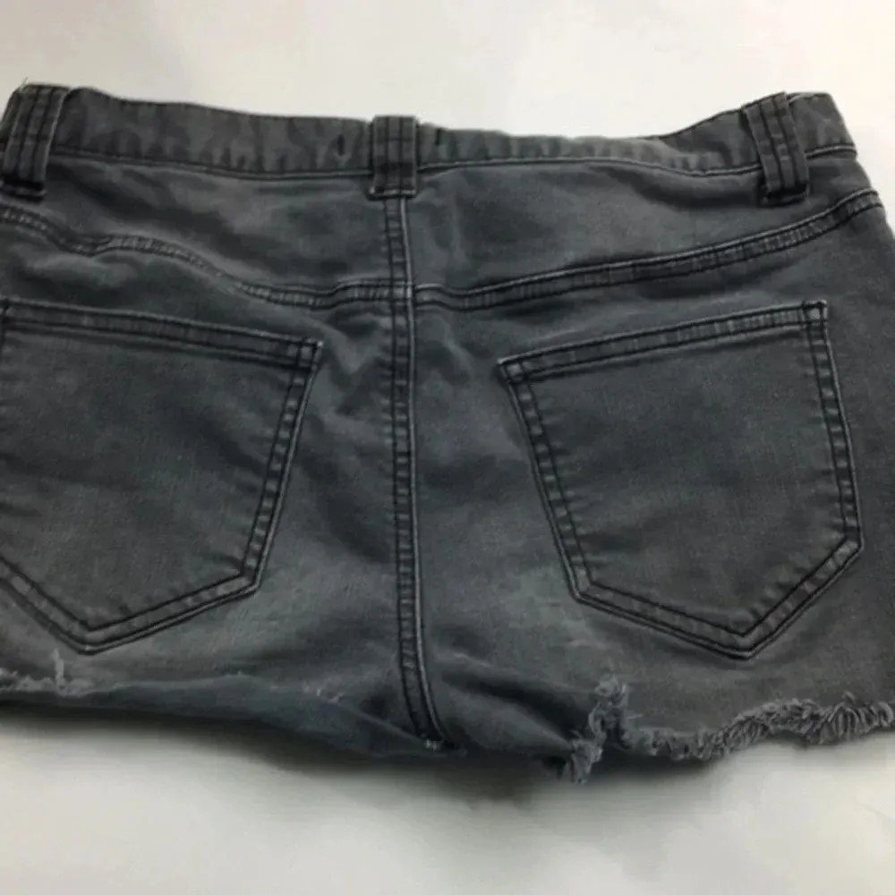 Venus ladies shorts  size S - Image 5