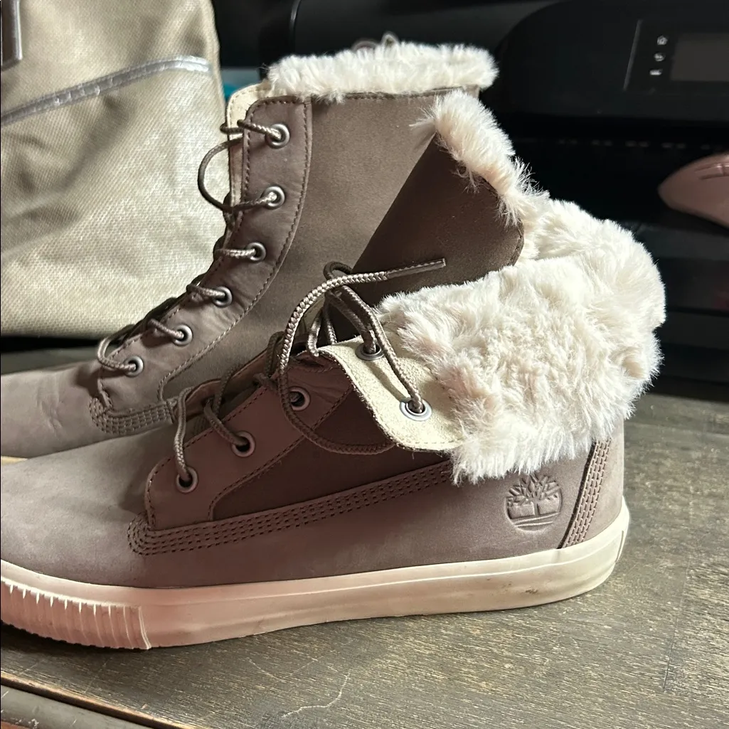 Timberland Women's Skyla Bay Fleece Fold-Down sneaker boots in taupe nubuck - Image 6