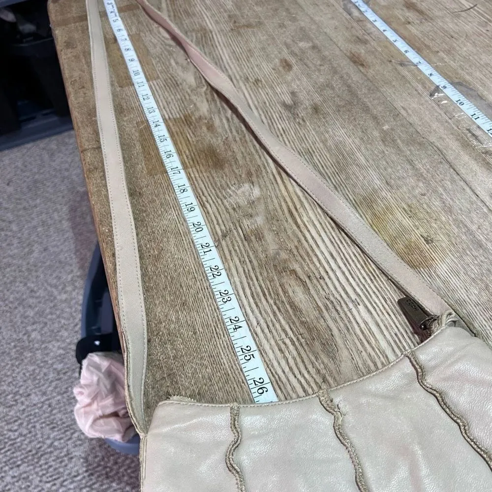 Hobo International Cream Leather Multiple Pockets Crossbody Hobo Shoulder Bag - Image 8