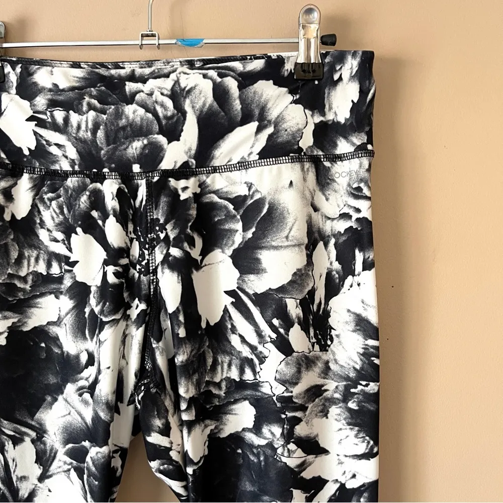 JOCKEY | Black White Floral 7/8 Length Leggings Sz M Size M - Image 2