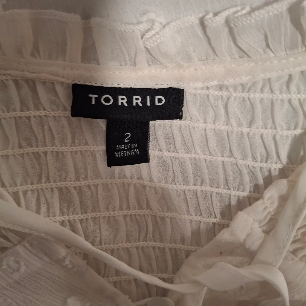 Torrid Sz 2  White Sleeveless Top with Ruffle Details - Image 12