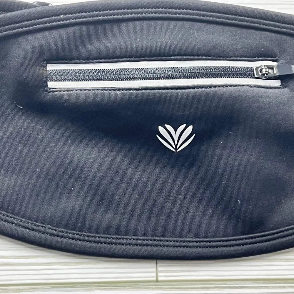 Forever 21 Active Pocket Belt Waist Bag Phone Outdoor Pouch with Buckle Closure - Image 6