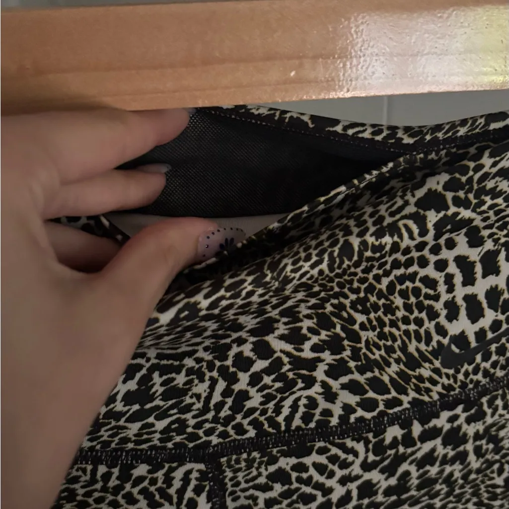 $75 Nike Printed High Waist Workout Leggings - Image 7