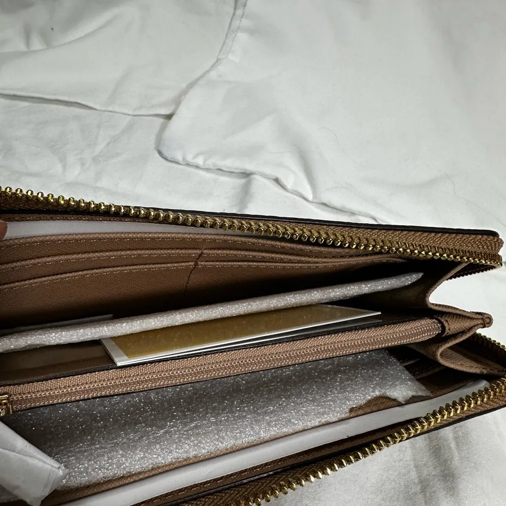 Michael Kors Jet Set Travel Lg 3/4 Zip Khaki Pebble Leather Wallet NWT - Image 5