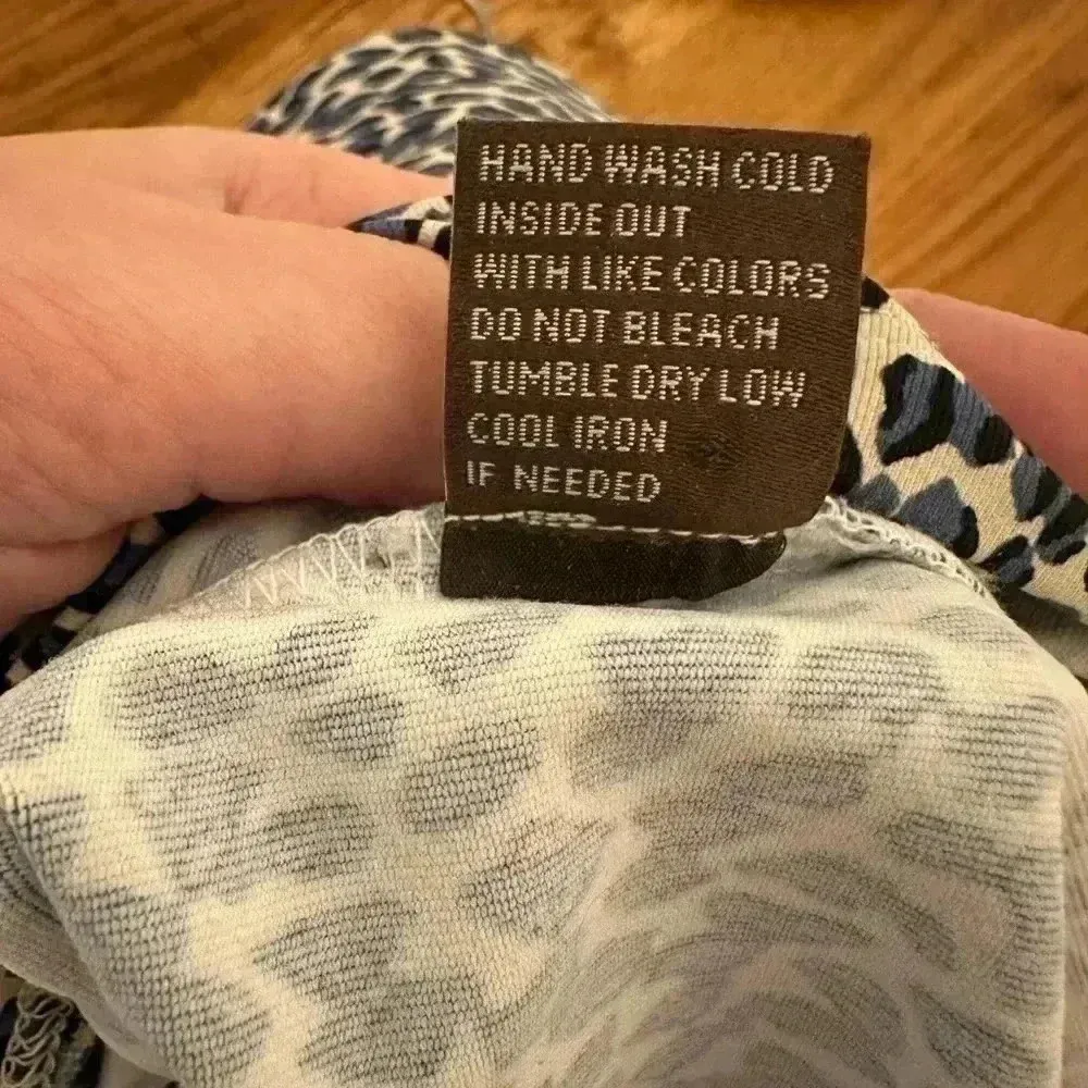 J. McLaughlin Keyhole Twist Neck Blue Cheetah Print Catalina Cloth Blouse - Image 8