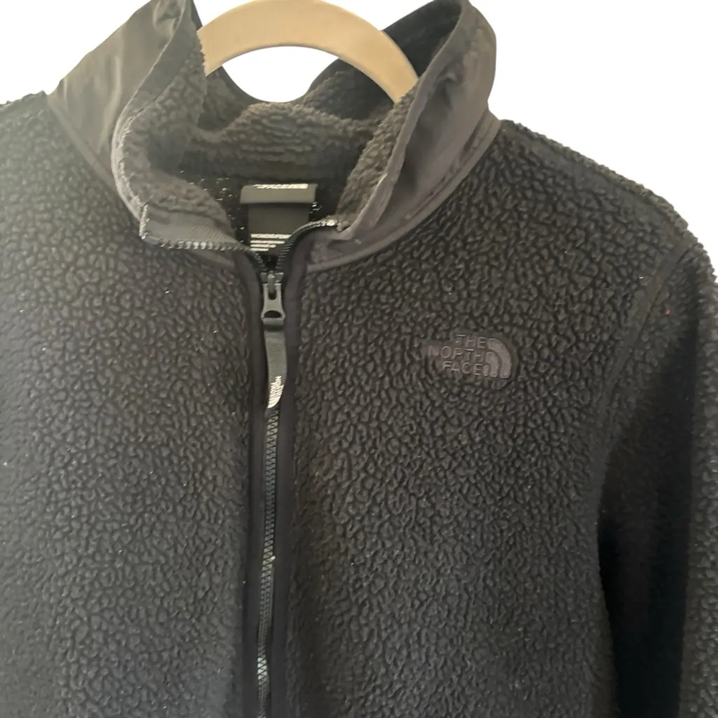 The North Face Women's Black Fleece Jacket - Image 3