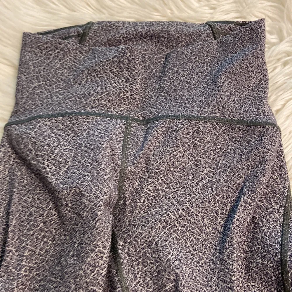 Lululemon Short Leggings size 4 used but good condition please see all photos - Image 10