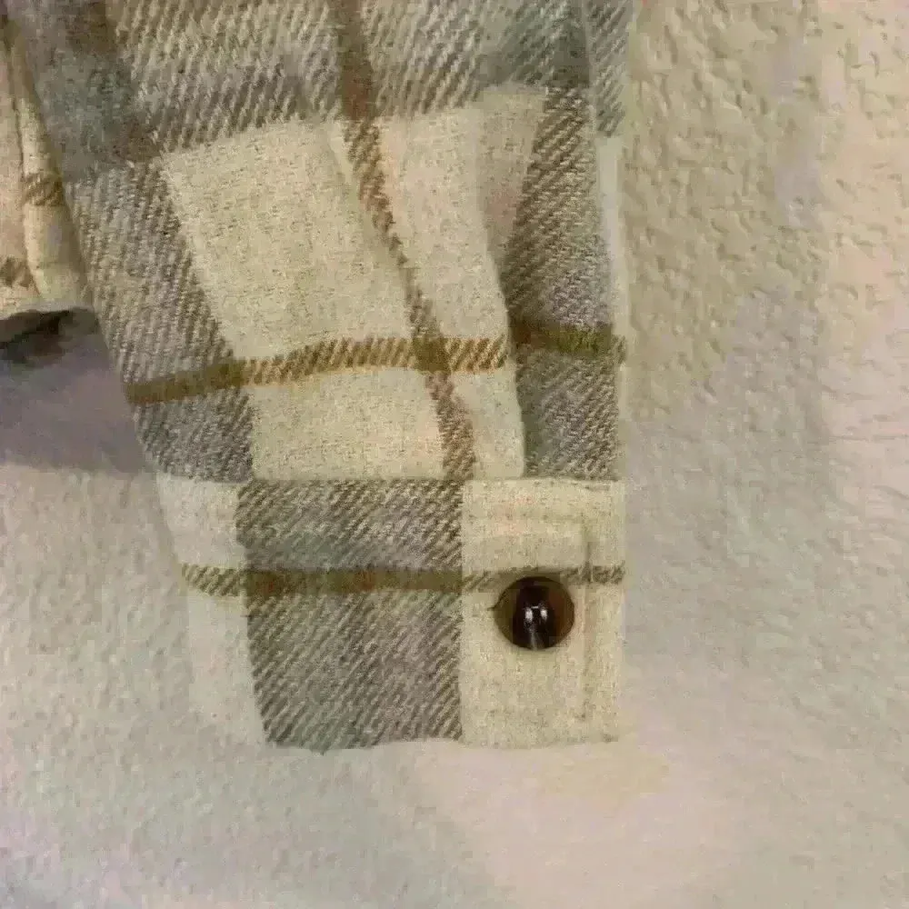 Buckle cream, tan and grey shacket size small - Image 5