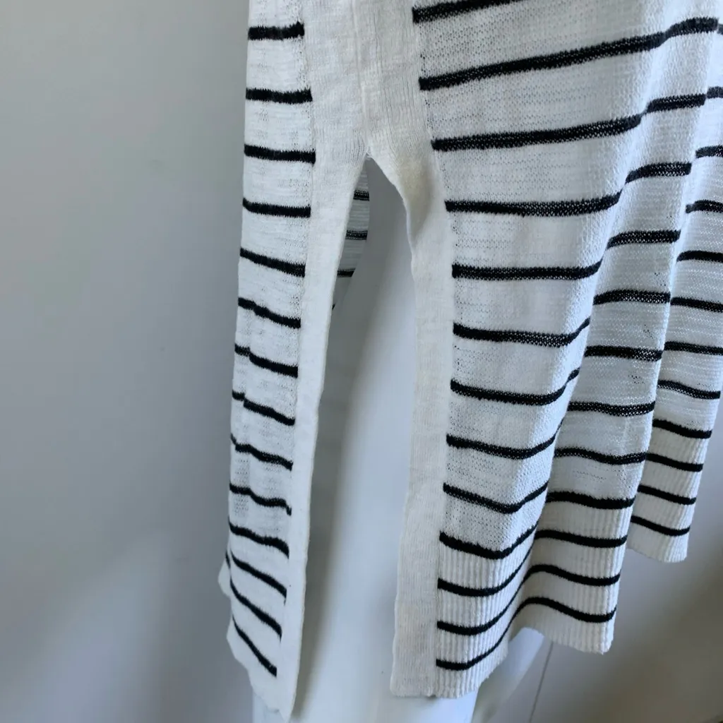 split-hem size small white long sleeve sweater with black stripes. - Image 4