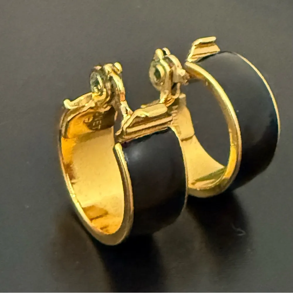 Vintage MONET Signed Black Enamel Gold - Image 7