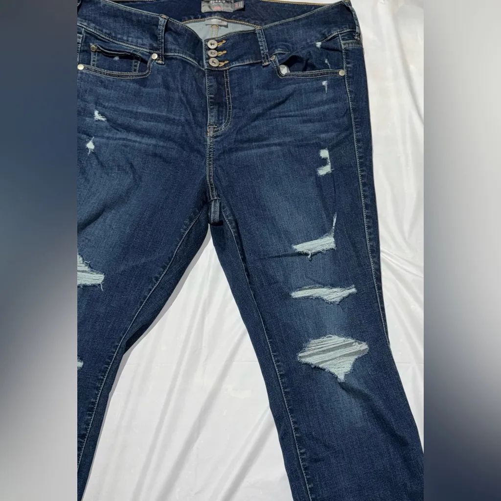 Torrid 18R Jegging Dark Blue Stretch Distressed Super Soft Skinny NWOT - Image 4
