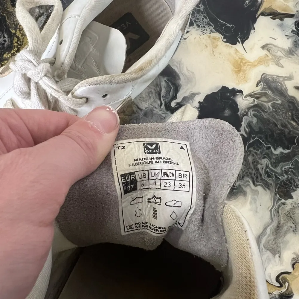 Veja V10 White Rose Gold Sneaker - Image 10