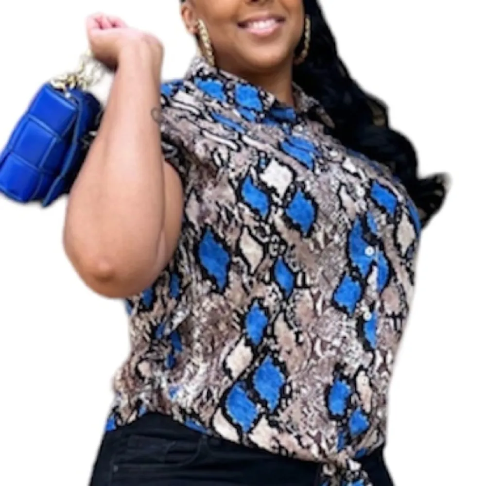 SEE N Be Seen Snake print top. (3x). NWT Blue - Image 2