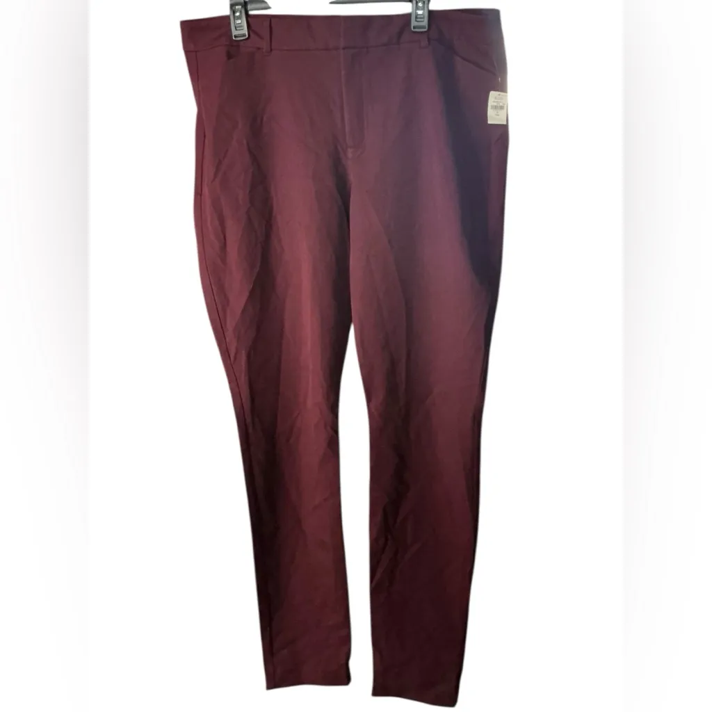 Old Navy Burgundy Cropped Pants - Image 3