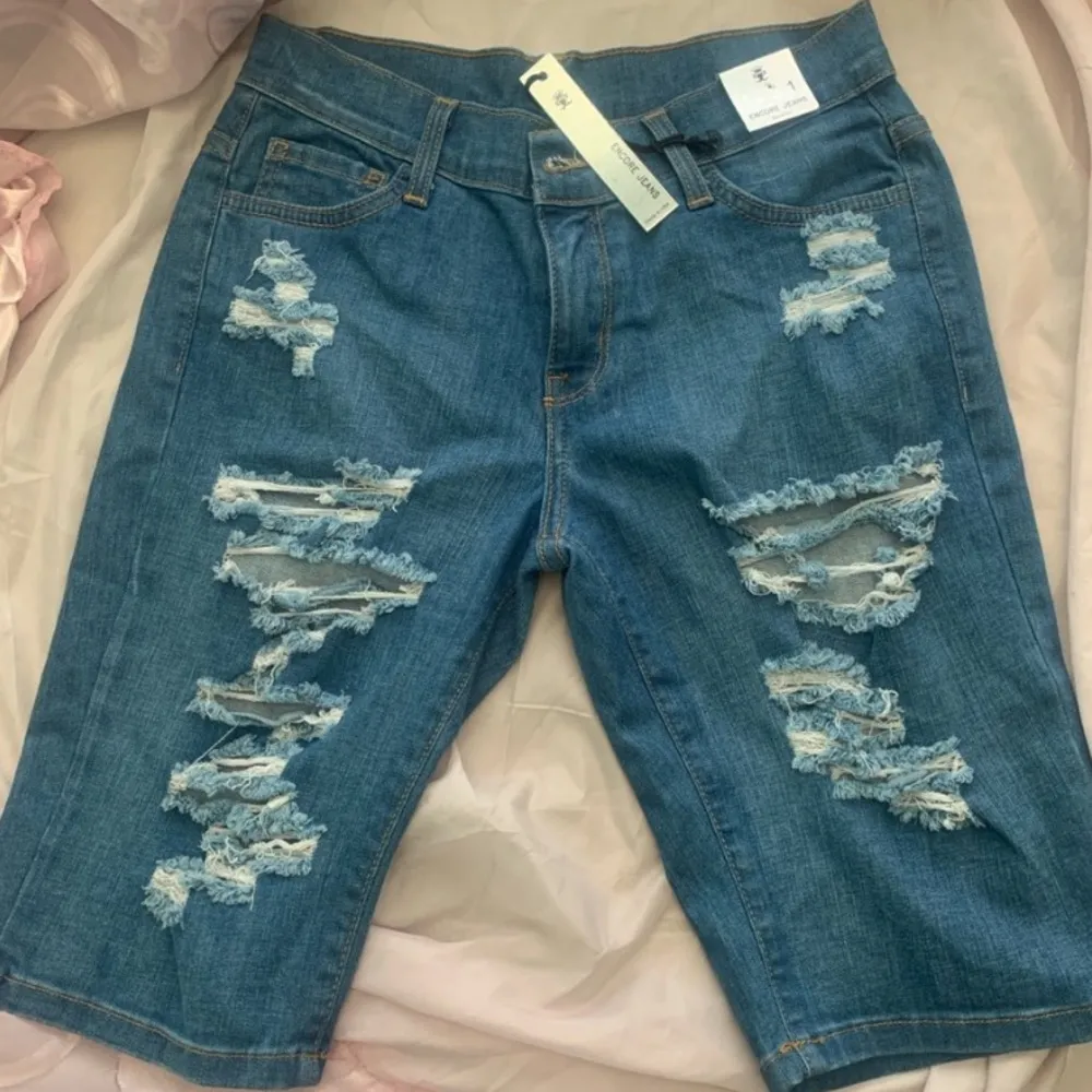 blue encore distressed denim shorts - Image 3