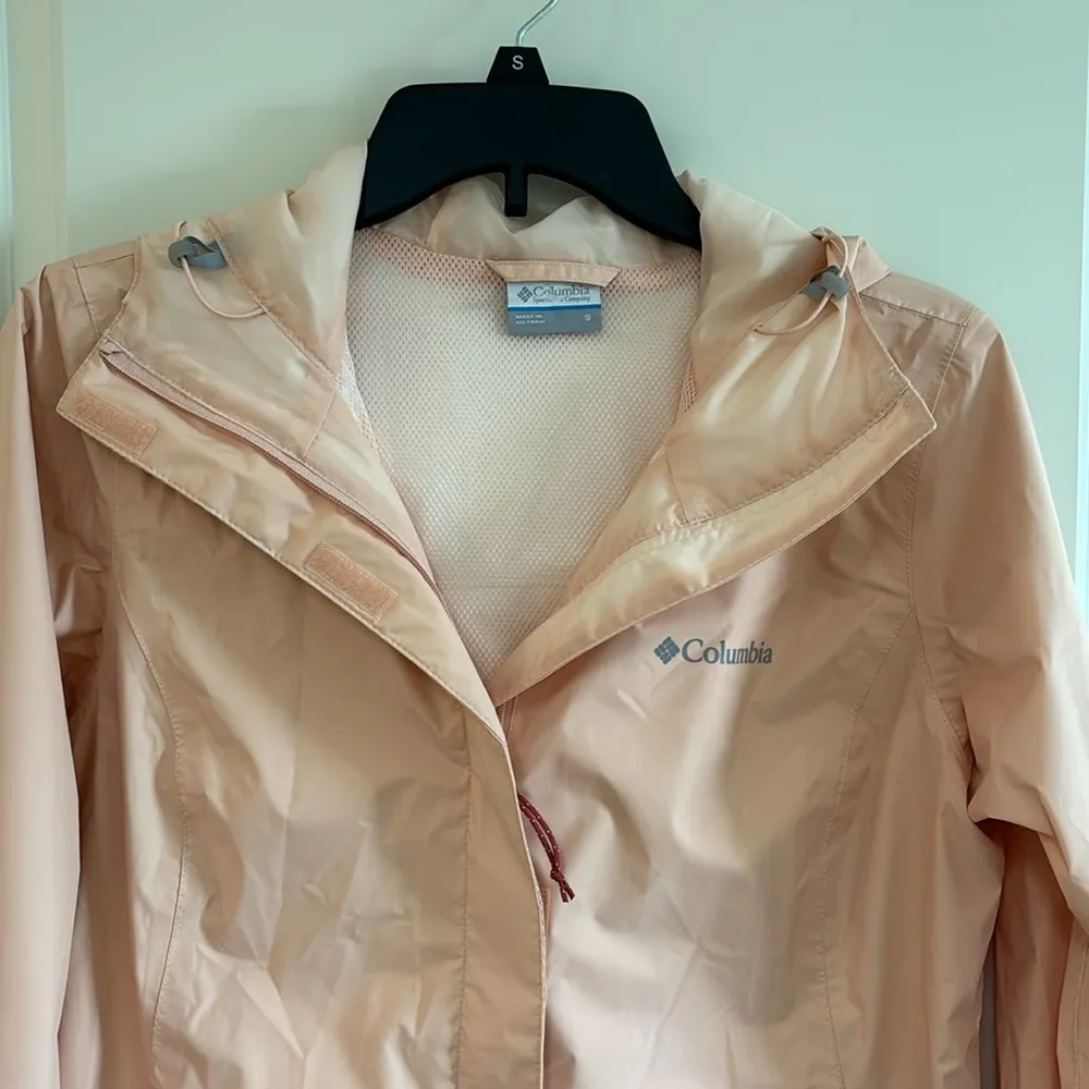Columbia Women's Arcadia li RAIN Jacket Color Peach Cloud Size S - Image 2
