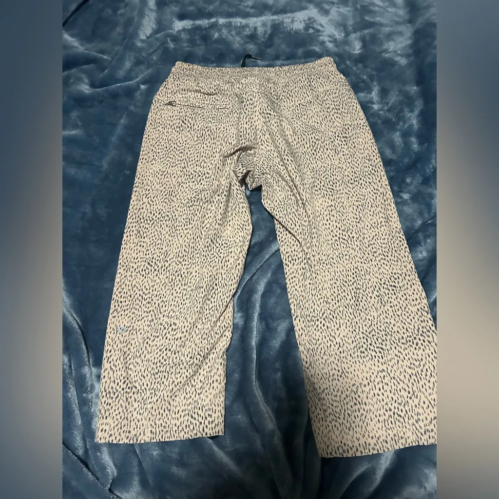 Like New Lululemon Step Lively Crop Pants - Image 8