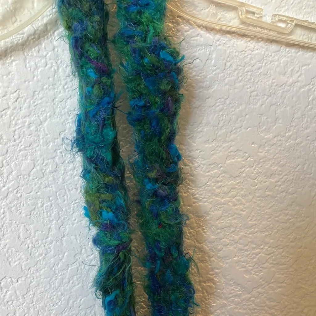 FINAL MARKDOWN Ladies crocheted scarf - Image 2