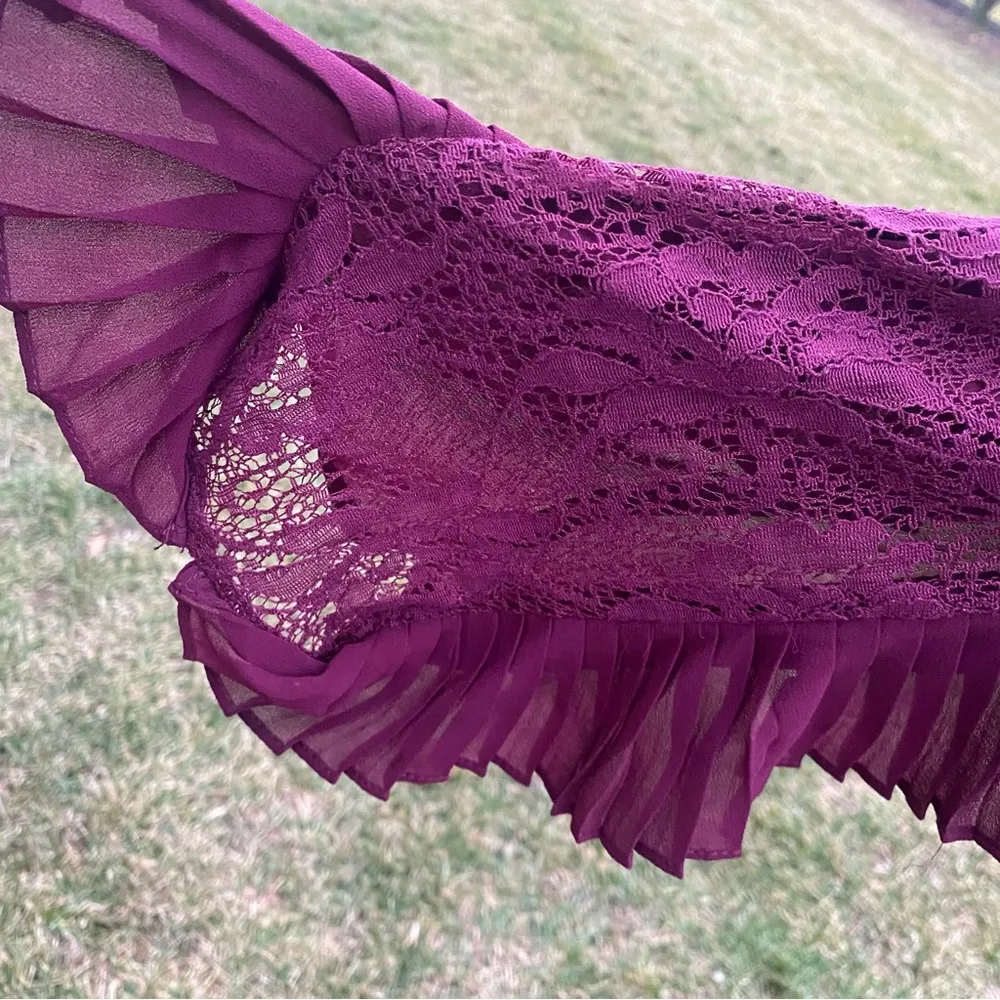 Beciga Boutique Maroon Ruffled Blouse Purple Size M - Image 12