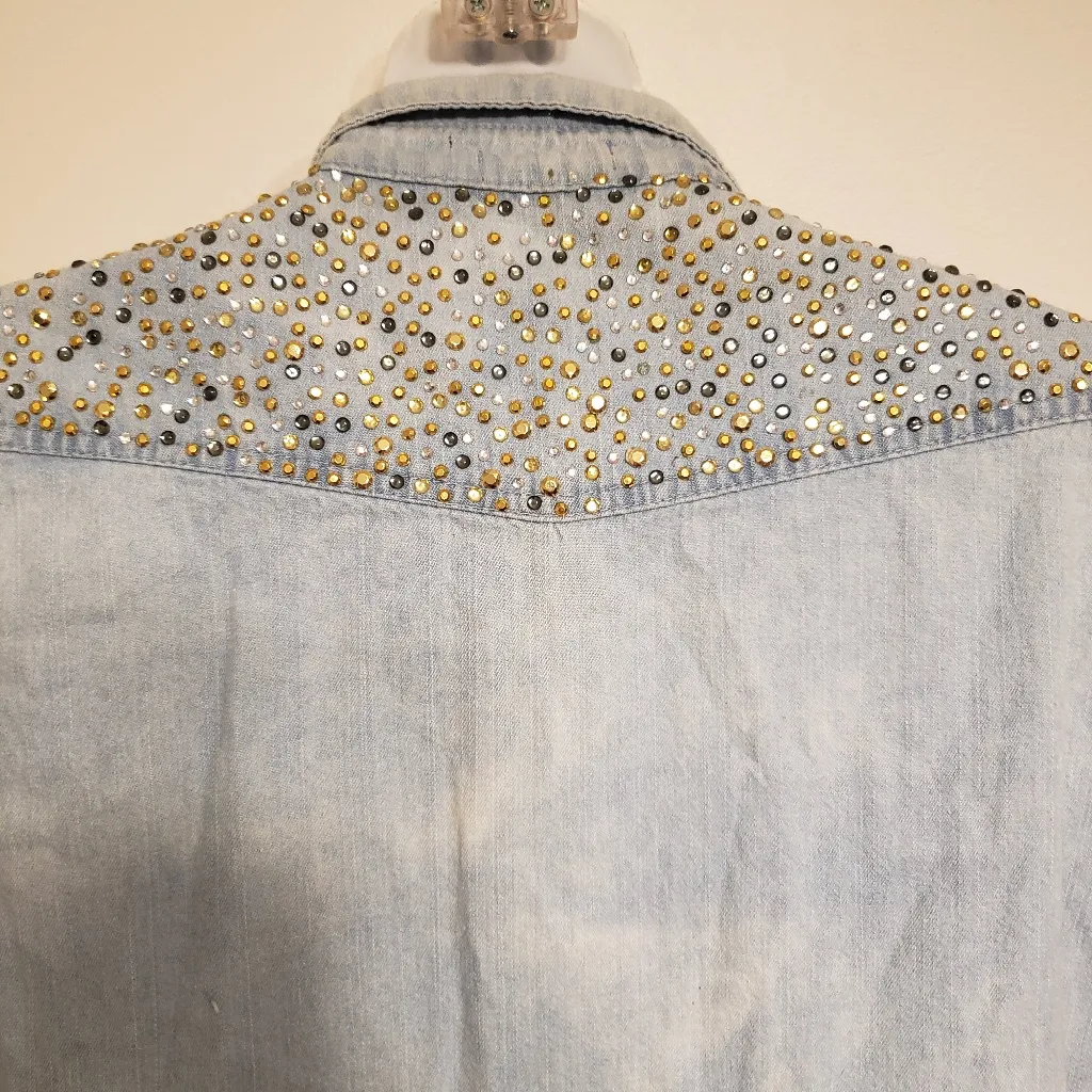 Bedazzled Red Tulips size M‎ jean top Blue Size M - Image 6