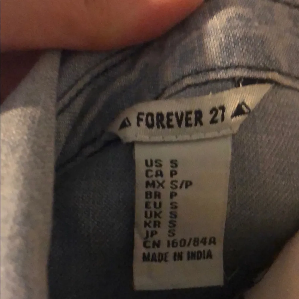 Forever 21 denim shirt size small - Image 4