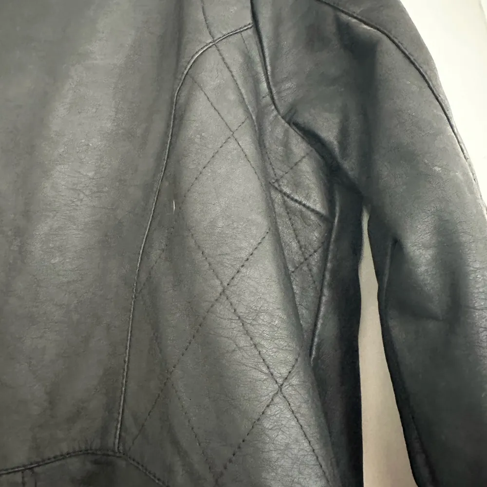Odyn Women’s Black Vegan Leather Moto Jacket. Quilted sides Metal Accents. Size L - Image 16